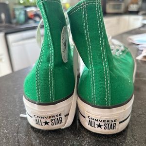 Converse size 8.5 women/6.5 mens